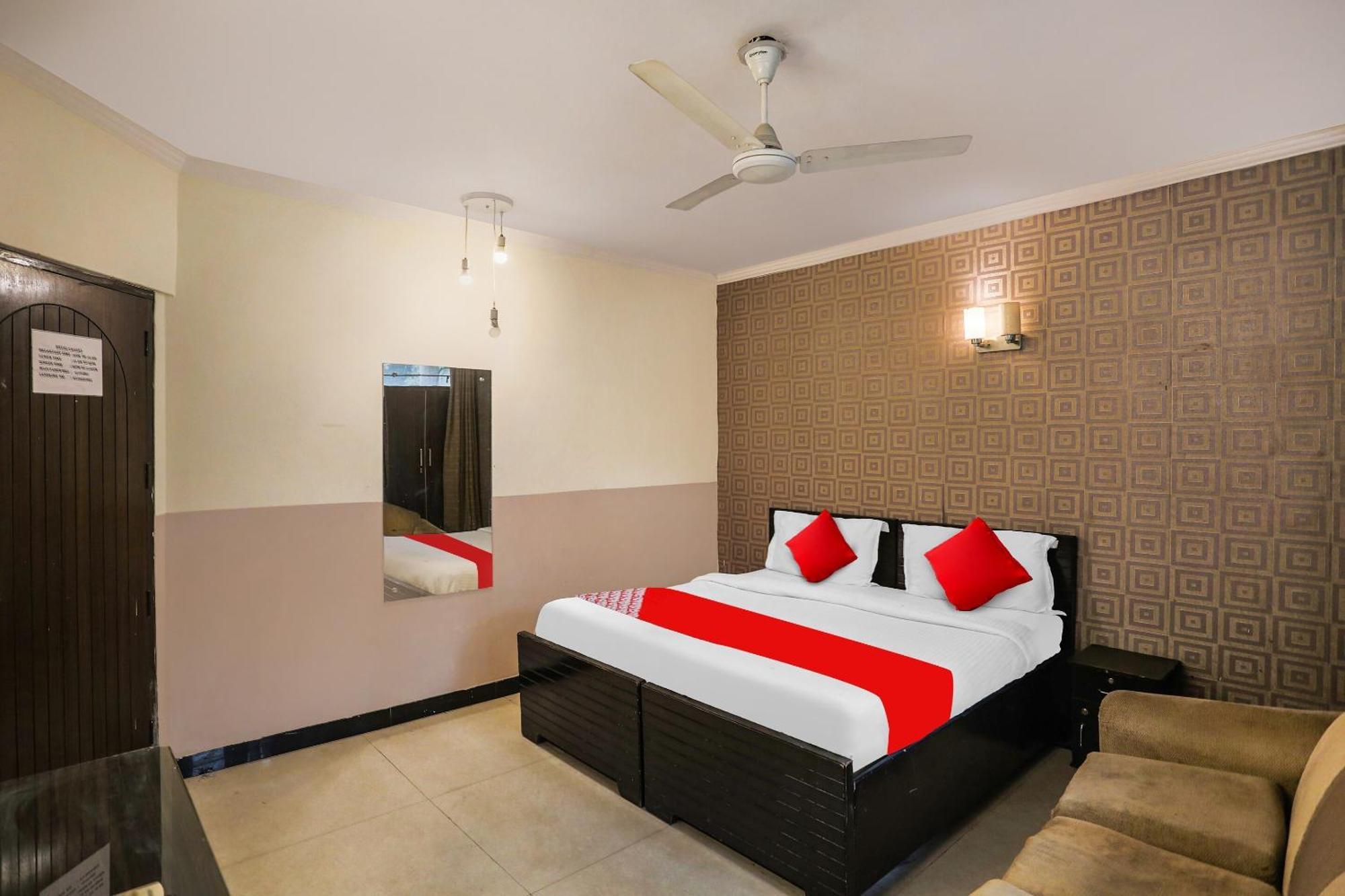 Hotel O Royal Galaxy New Delhi Eksteriør billede